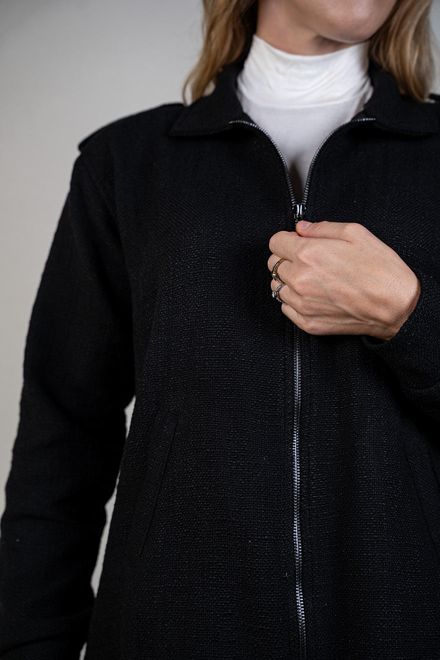 جاكيت صوف اسود